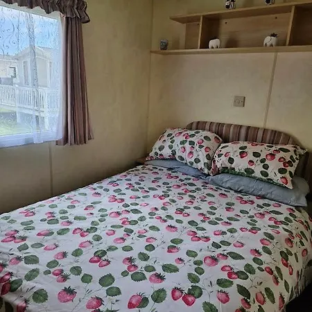 J.R. Holiday Homes Clacton-on-Sea Esterno foto