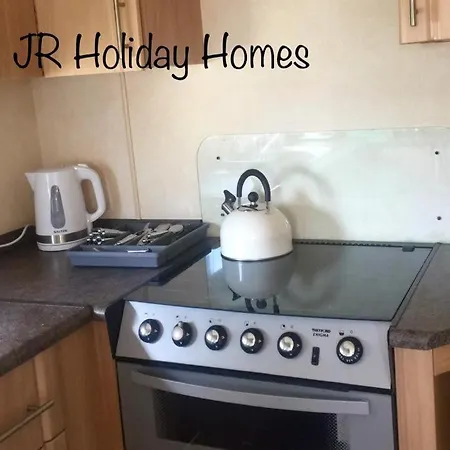 J.R. Holiday Homes Clacton-on-Sea Esterno foto